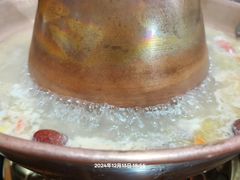 -果松木炭酸菜铜火锅·外婆参鸡汤