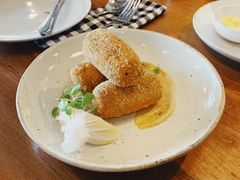 -ROAST coffee & eatery