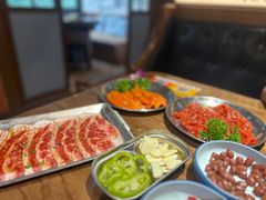 -明洞阿姨·韩式酱蟹烤肉·创意料理(三元桥店)