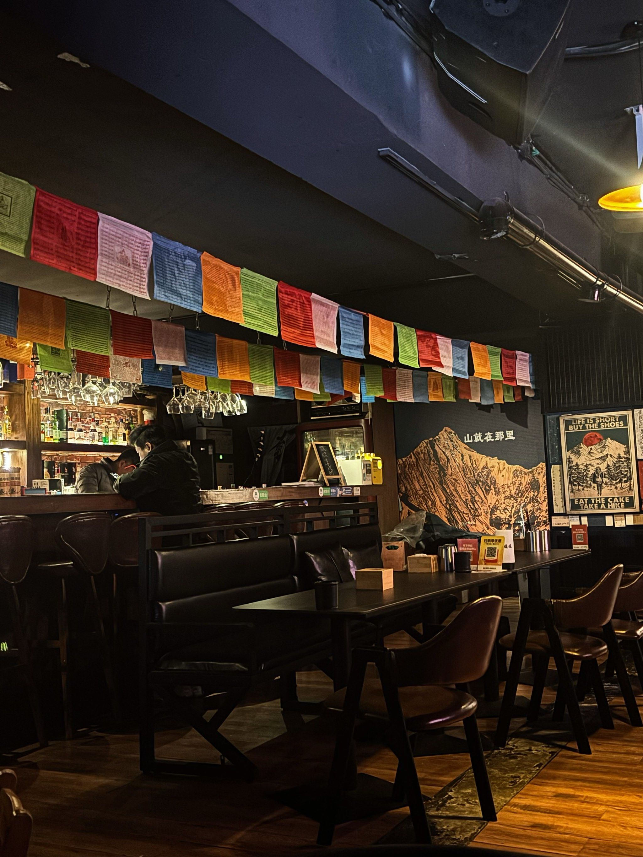 这是一家不像在重庆的重庆小酒馆