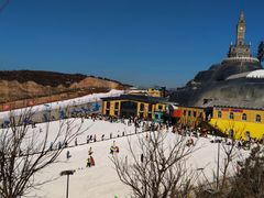 -采薇庄园四季滑雪场