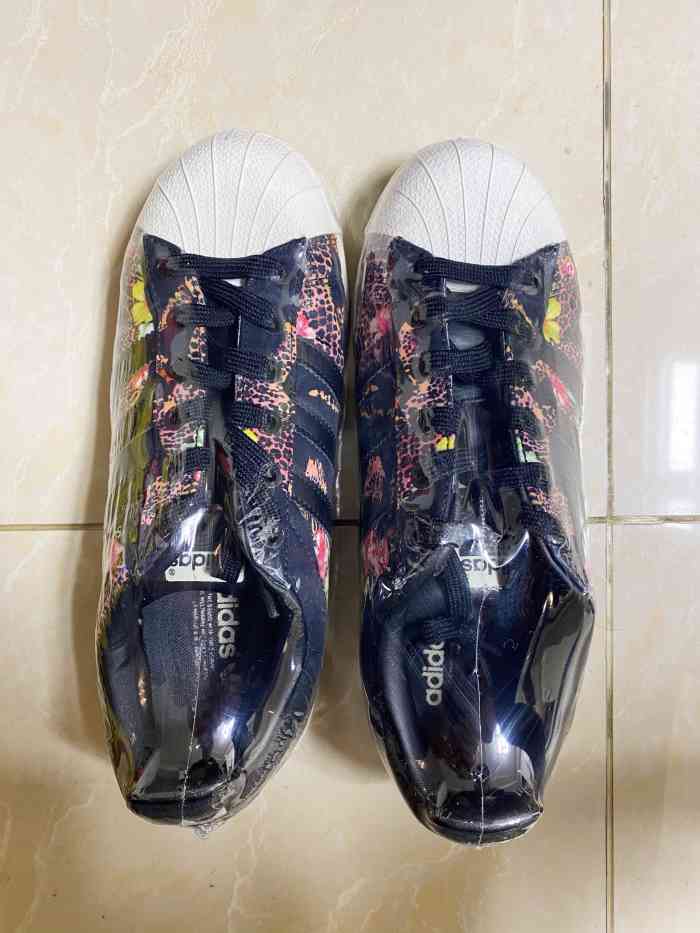 喜鞋sneaker spa-"昨天喜鞋店开业,特意把自己的脏鞋子拿去试.