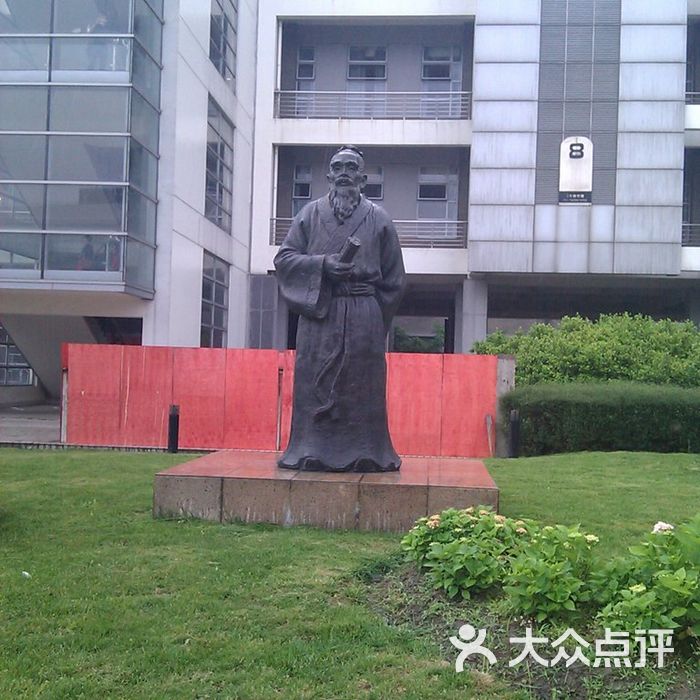 上海中医药大学的雕塑图片