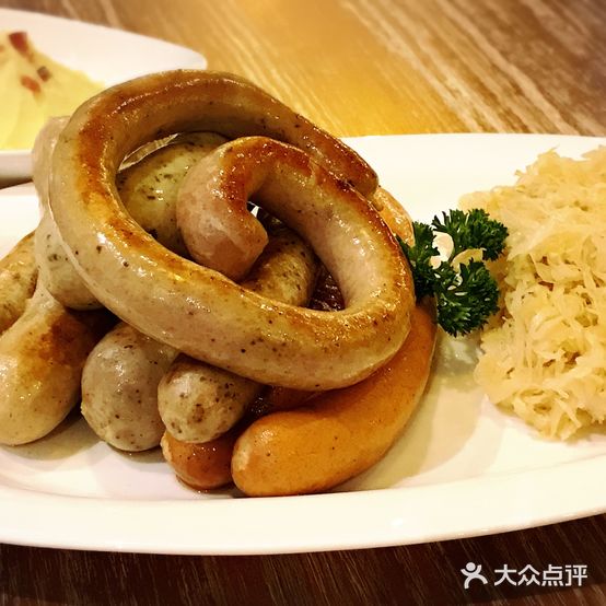 伊一湖畔餐厅海鲜烧烤精酿(亚龙湾壹号小镇·奥特莱斯店)