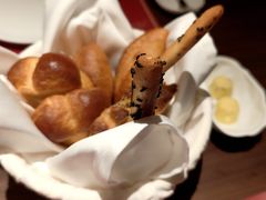 餐前面包加黄油-红房子西菜馆(淮海中路店)