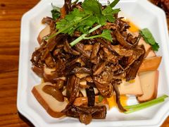 -老天桥酱肉烧饼夹肘子(天桥店)
