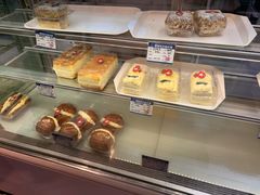 -白玉兰食品甜凤店(合生汇店)