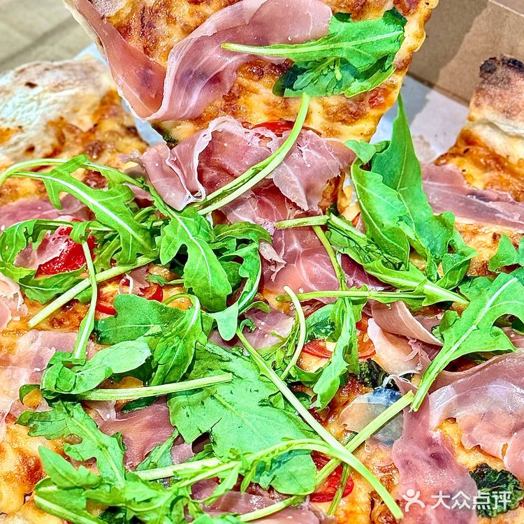 我不说🤫谁能信这是12元的披萨🍕手工窑炉现烤