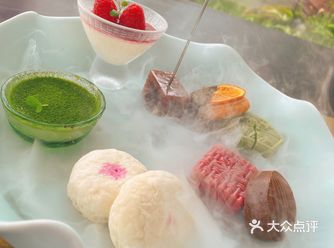 中式下午茶调调也是棒棒哒，这里也有私房菜，需要预定
