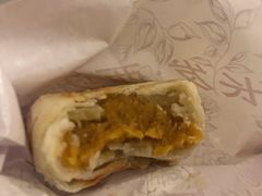 蛋黄肉松月饼-长发西饼(临顿路店)