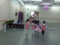 -Isee灰姑娘国际儿童艺术中心(BHGMall店)