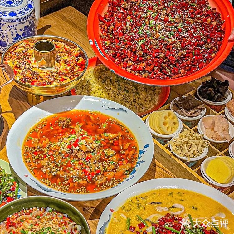 半步颠新品全测评来啦‼️干煸肥肠真的香哭[流泪]