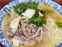 -巍山𤆵肉饵丝