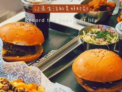 -TRIPS BURGER(大钟寺店)