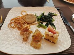 -湖景知味西餐厅•自助餐• 轻食(南京金茂威斯汀大酒店)