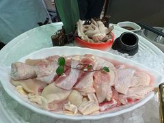 -洪氏嗨捞·广东猪肚鸡·椰子鸡火锅(西咸万象城店)