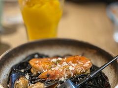 香煎澳洲大虾墨鱼汁意面-Maxpoint Kitchen 西餐咖啡(乐峰广场店)