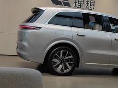 -理想汽车(世纪汇店)