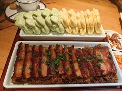 -帅巴人舅母子腊蹄民俗村