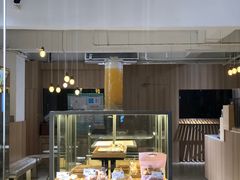 面包甜点陈列柜-顶东面包花园·生日蛋糕(世博店)
