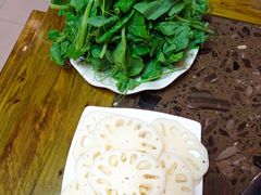 豌豆尖-乳仔牛牦牛汤锅 烤羊排(松潘古城店)