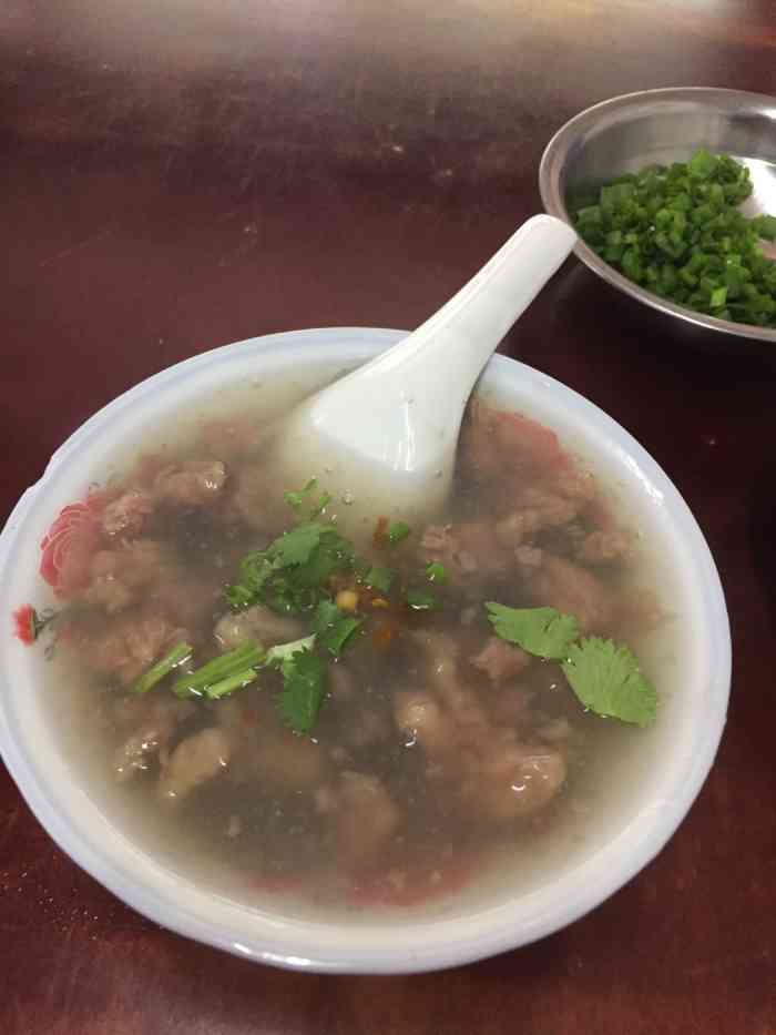 瑞金烂厅下牛肉汤(厚德路店)-"中午三点打烊,两点三十八进店,还好还是