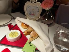 -弦月窗LUNETTE BY AMANDA(复兴路店)