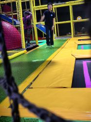 -蹦蹦跳跳(新奥购物中心店)