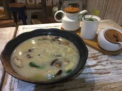 特色香菇炒鸡面-十面欢腾·海鲜面·台式Bistro(长乐路店)