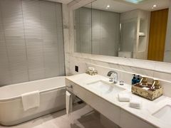 -苏州金鸡湖中茵皇冠假日酒店