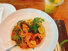 -Chom Cafe and Restaurant