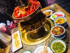 -沪小二炭火蛙锅(淮海中路美食不夜城店)