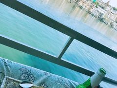 -Lake Shore Hotel & Restaurant