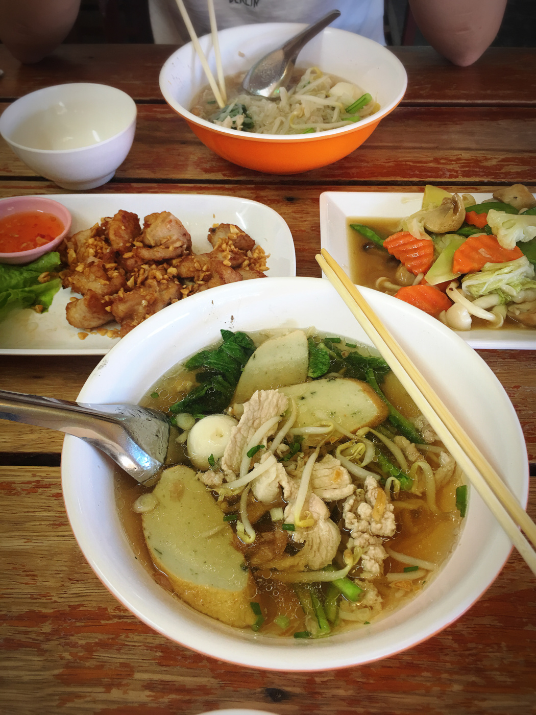 之前看泰国恐怖片 人肉米粉,一直想到泰国