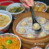 上海旅游必打卡高人气蟹粉面，现场活蟹拆蟹