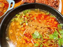 -爆炸头阿姨小四川正宗川味小吃(无任何分店)