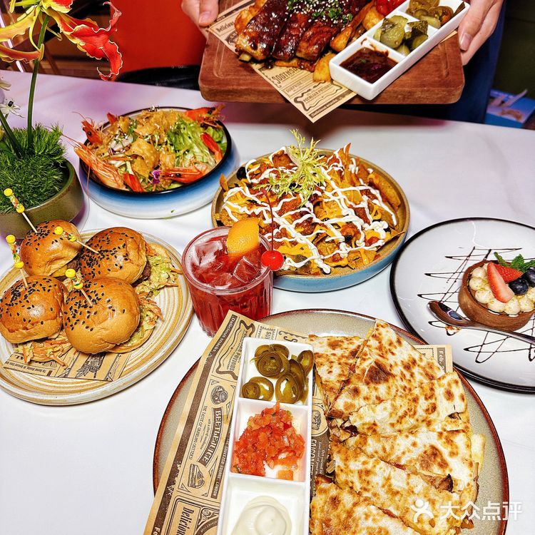 坐在星空泡泡屋里看遍国贸繁华，浪漫在蔓延～