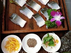 -围炉肉舍•炭烤活鳗•丹东海鲜烤肉(步行街店)