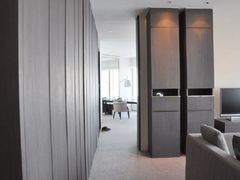 上海柏悦酒店江景套房-客厅以及书台-上海柏悦酒店