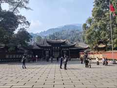 -峨眉山报国寺