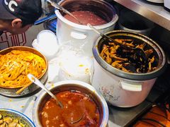 -爆炸头阿姨小四川正宗川味小吃(无任何分店)