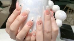 -蜜桃美甲美睫化妆
