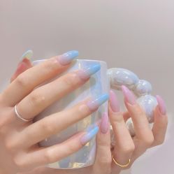 -花岐款式专研健康美甲沙龙