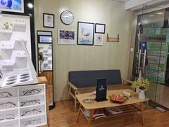 -MiRi眼镜·蔡司·星趣控·尼康控优点视觉合作店(南京东路店)