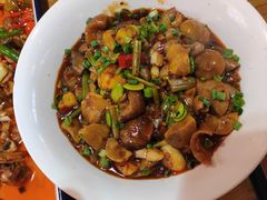 板栗烧肥肠-兔槽江湖菜·重庆璧山兔(水围店)
