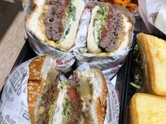 -The Habit Burger Grill 哈比特汉堡(爱琴海店)