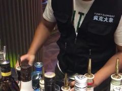 酷酷滴调酒师-疯克大象美式烤肉餐厅