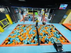 -蹦贝运动中心·蹦床·攀岩·闯关(龙岗店)