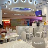 作为甜品控，没次吃到这些都很开心。这家店在凯德地下二层