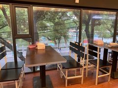 靠窗位-潮镇老尾牛杂(环城西路店)